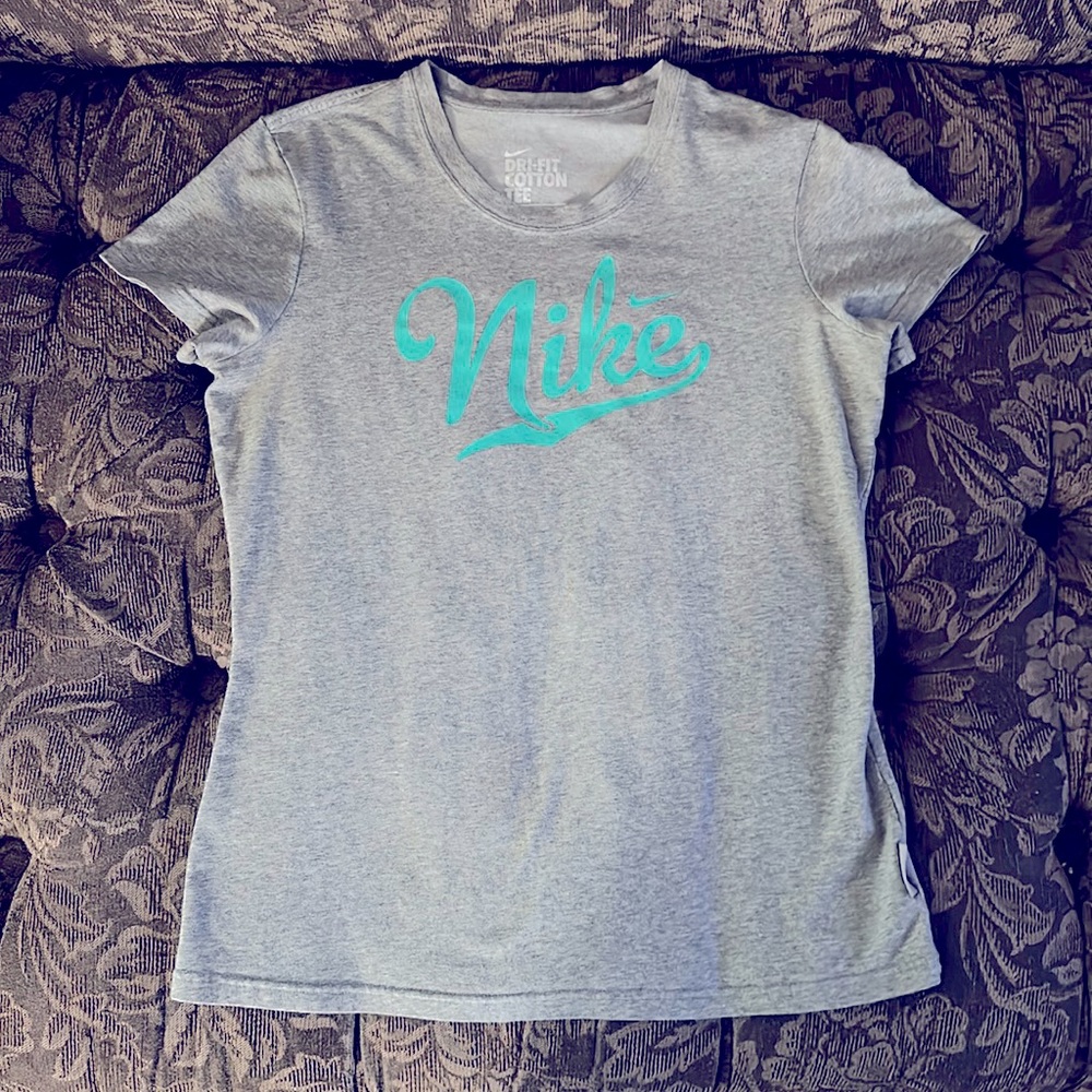 NIKE Women’s tshirt